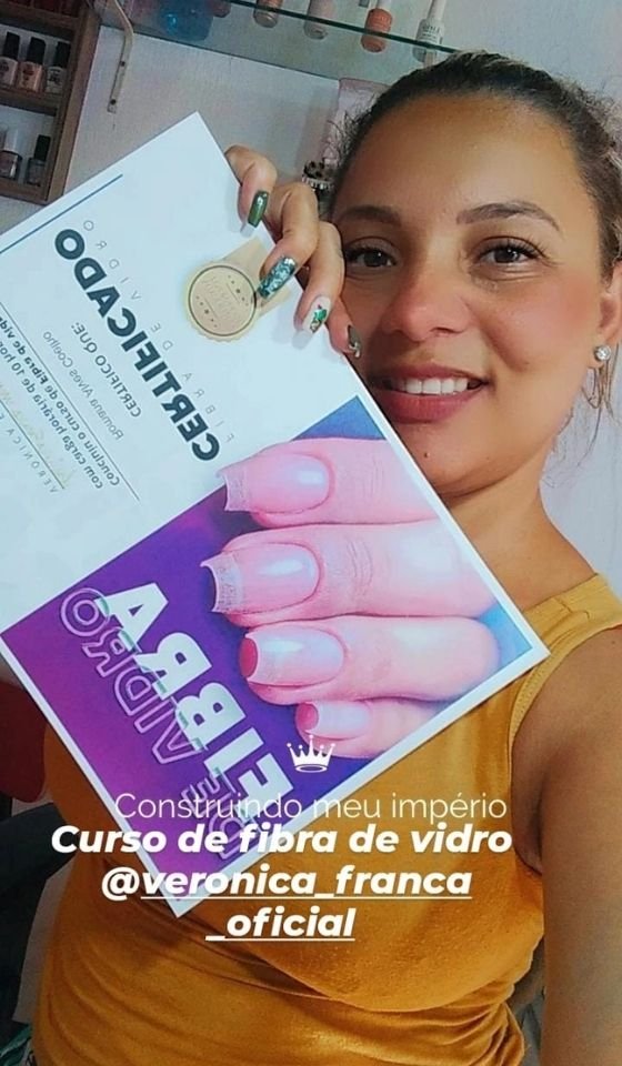 Alunas-com-certificado-curso-fibra-veronica